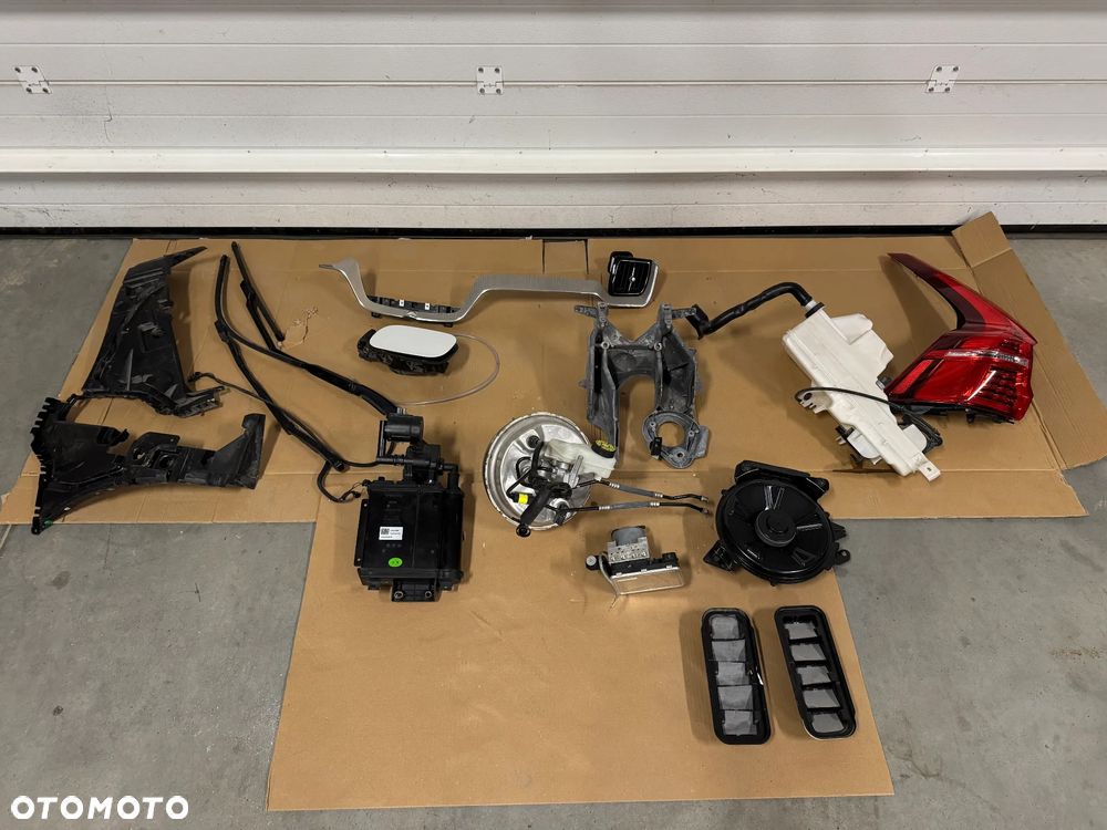 VOLVO XC60 II KLAPKA WLEWU WLEW PALIWA 32227338  kol 707