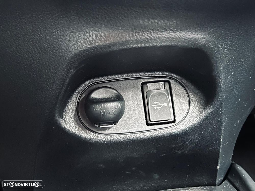 Toyota Yaris 1.5 HSD Comfort - 30
