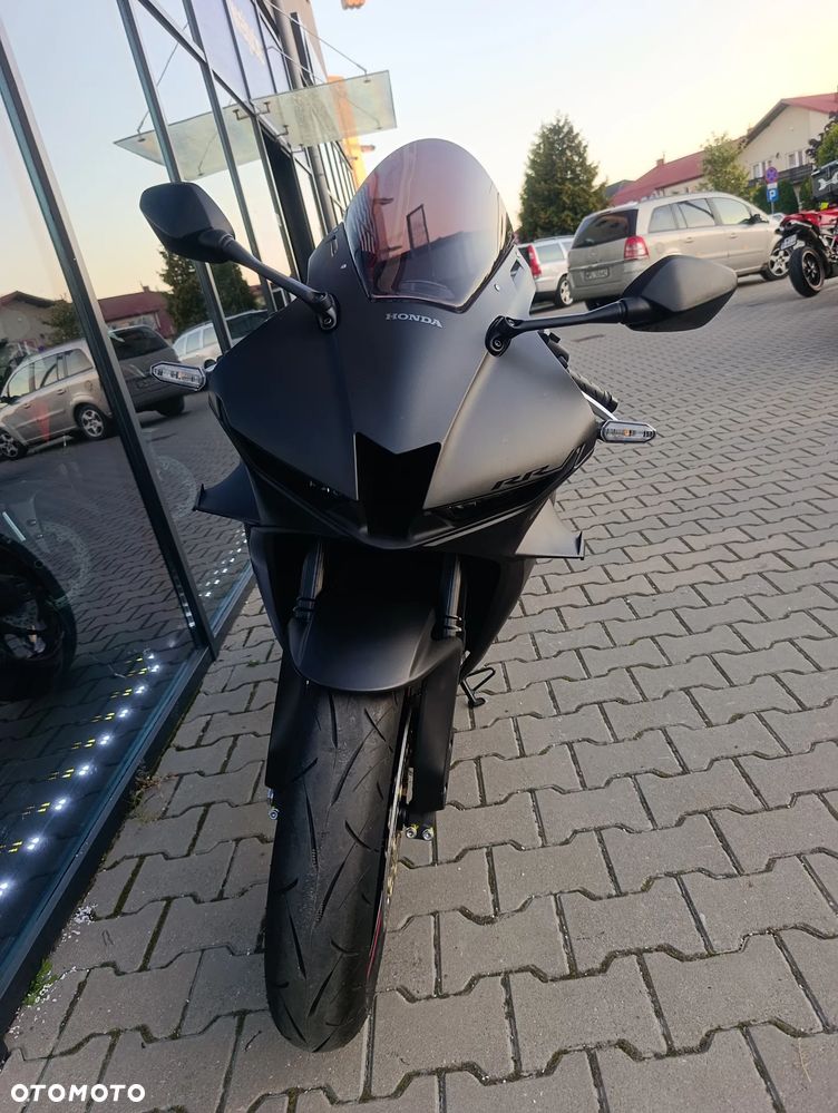 Honda CBR - 27
