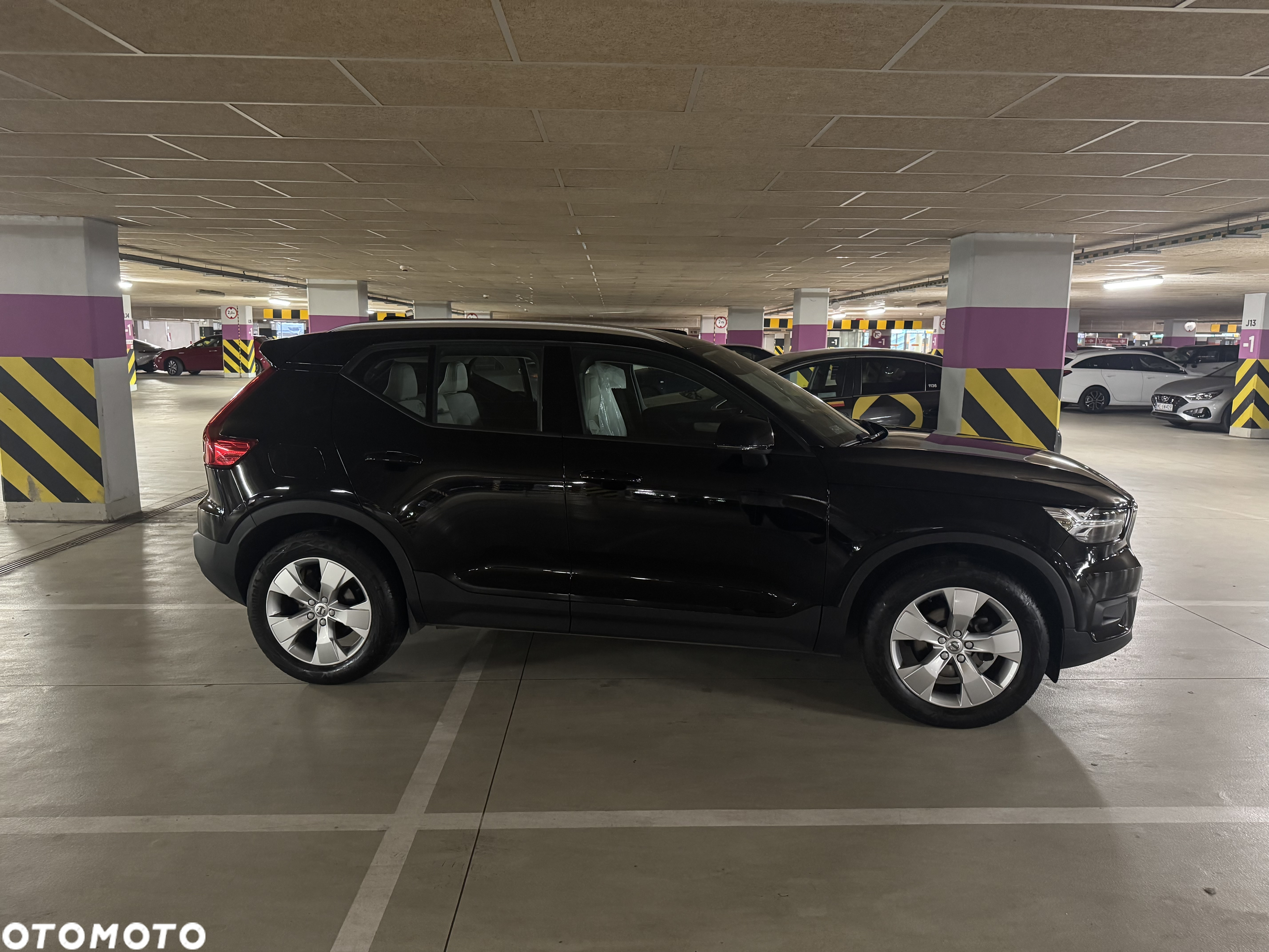 Volvo XC 40 T3 Momentum Pro - 4