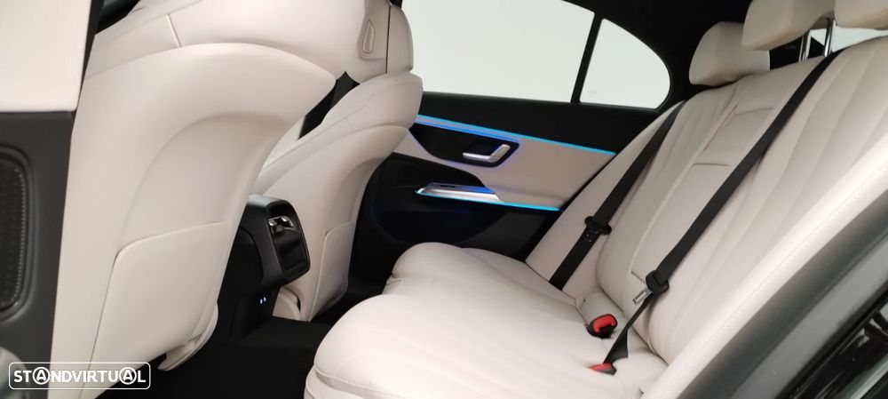 Mercedes-Benz E 300 Standard - 28