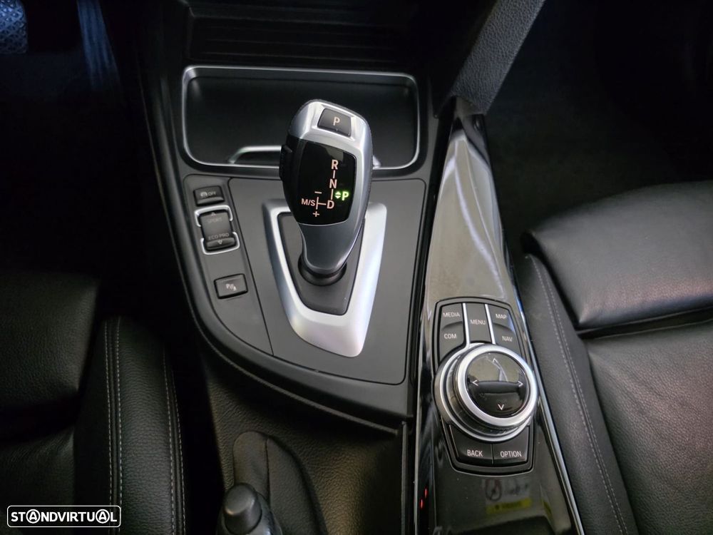 BMW 318 d Touring Line Sport Auto - 25