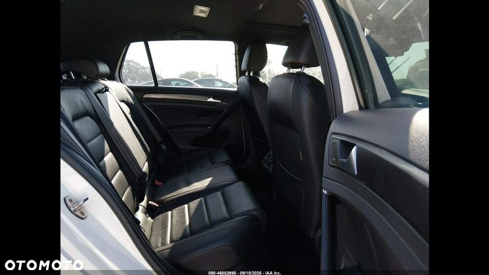 Volkswagen Golf - 11