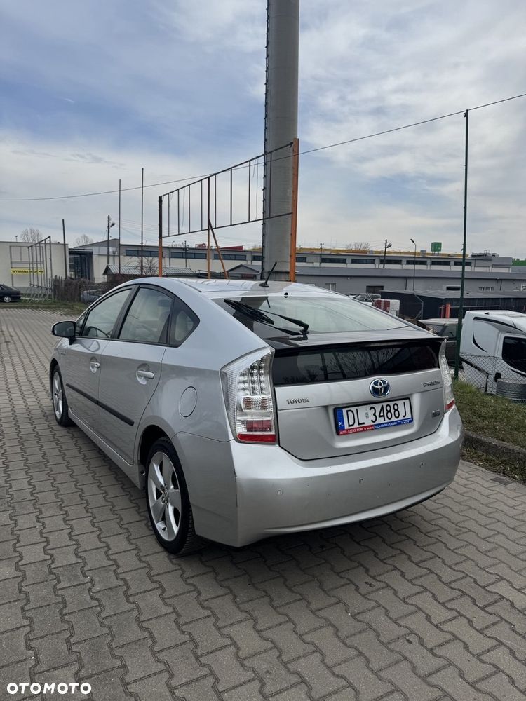 Toyota Prius (Hybrid) Executive - 2