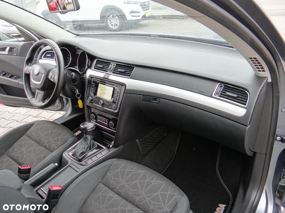 Skoda Superb 2.0 TDI DSG FAMILY - 29