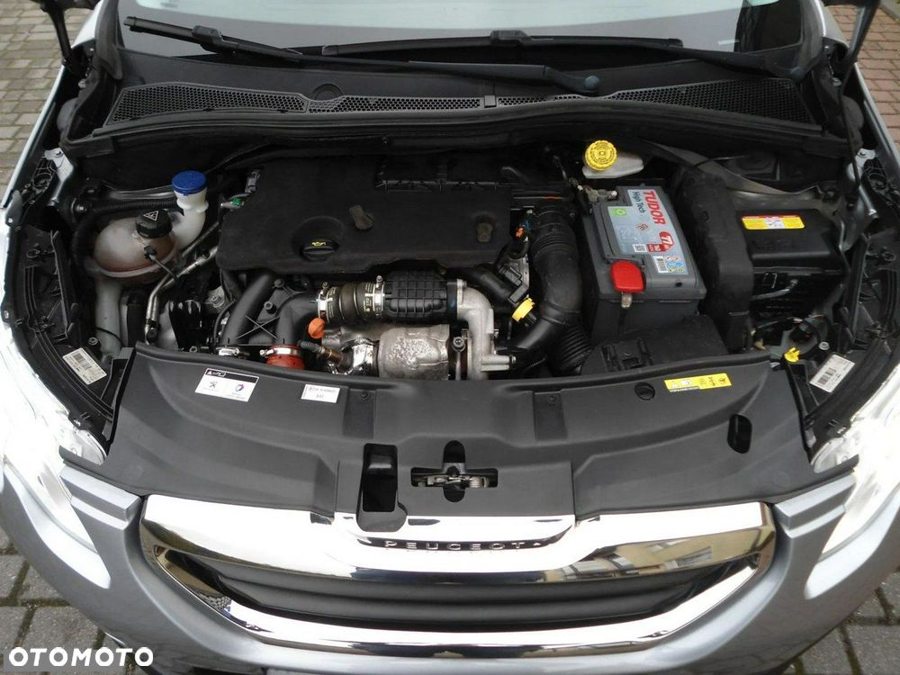 Peugeot 2008 1.6 e-HDi Allure S&S - 22