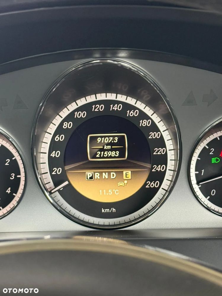 Mercedes-Benz Klasa E 350 CDI DPF Coupe BlueEFFICIENCY 7G-TRONIC Avantgarde - 20