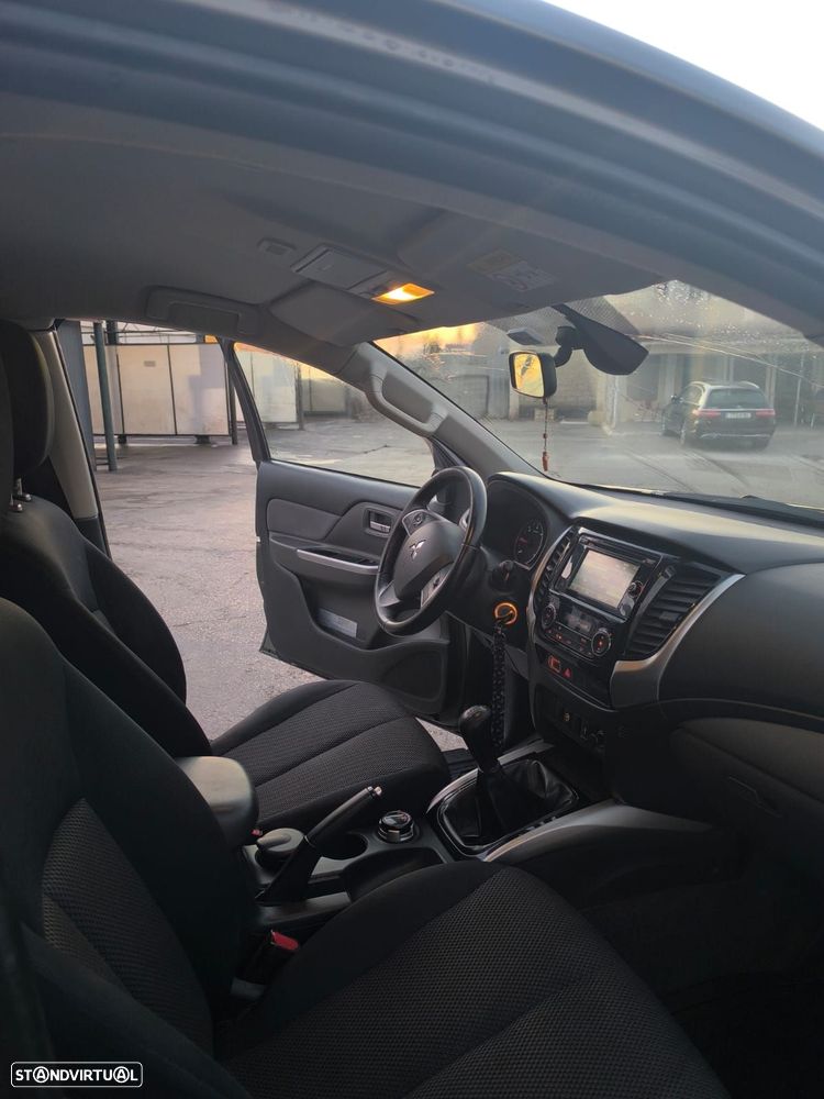Mitsubishi L200 2.4 DI-D CD Instyle Sportb.Strakar 4WD - 5