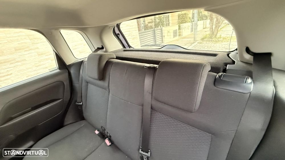 Ford Fiesta 1.25 Ghia - 8