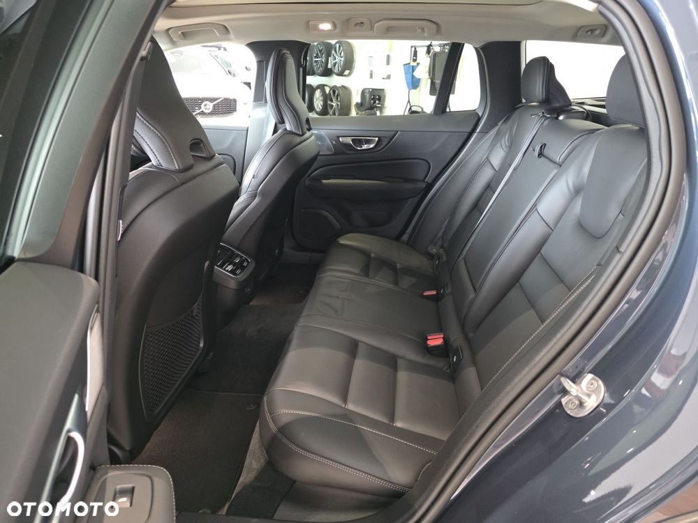 Volvo V60 Cross Country - 25