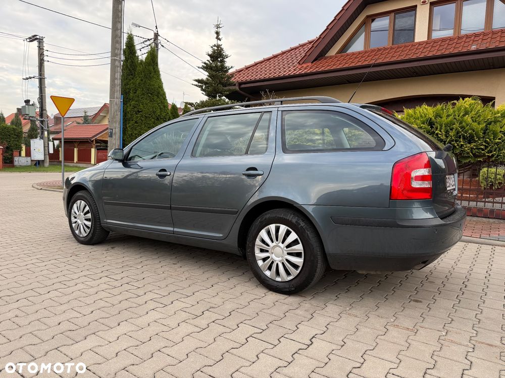 Skoda Octavia 1.6 Combi Ambiente - 19