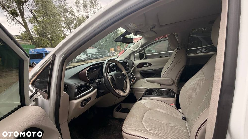 Chrysler Pacifica - 7