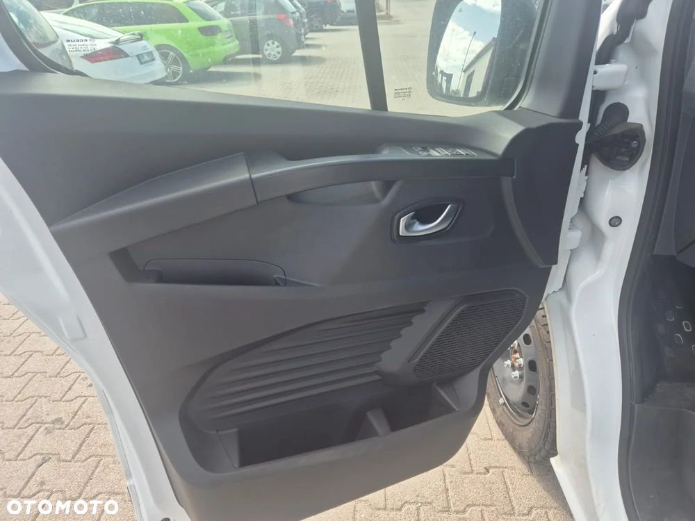 Renault TRAFIC - 11