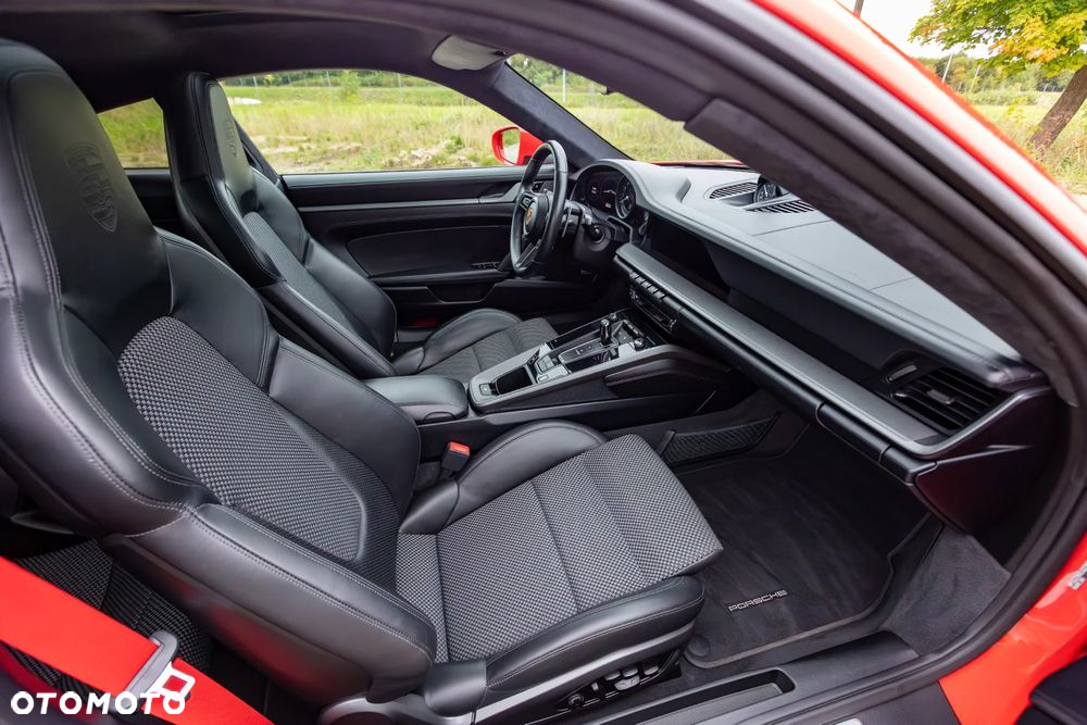 Porsche 911 Carrera 4S - 14