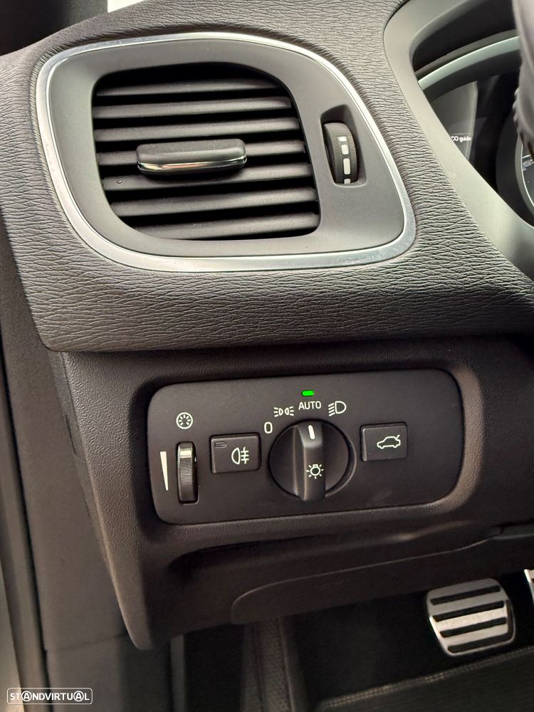 Volvo V40 1.5 T3 Sport Edition R Geartronic - 16