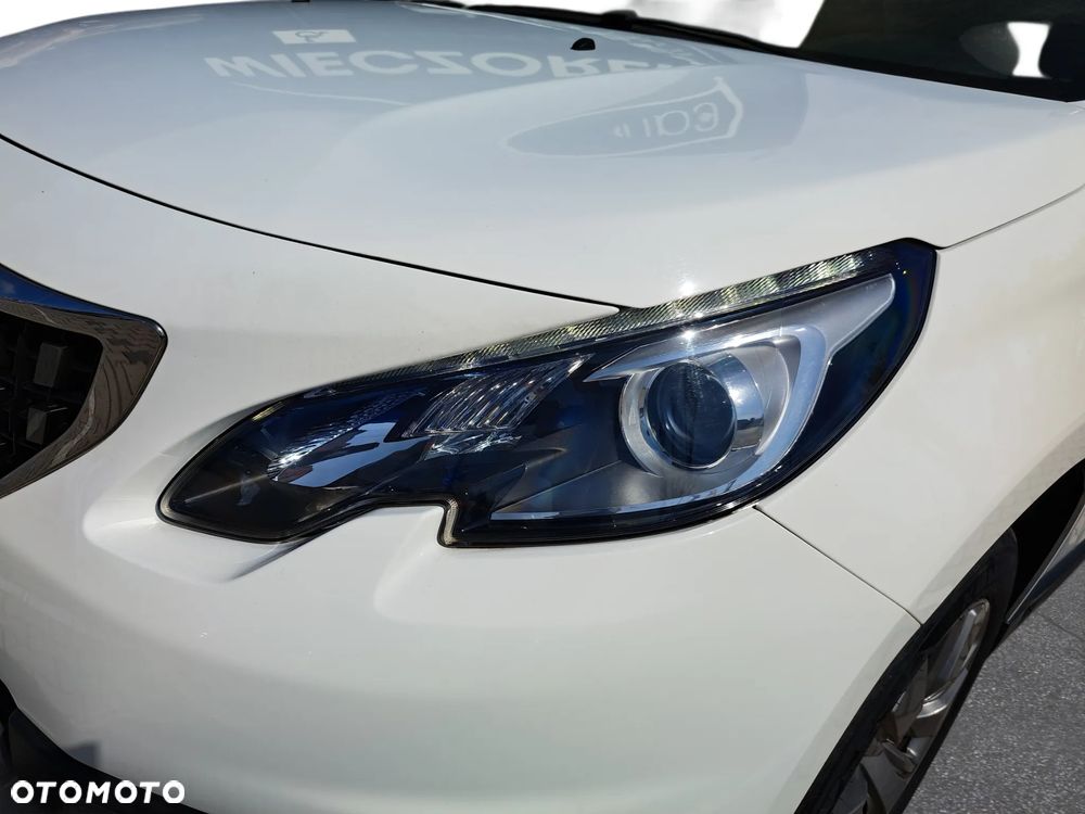 Peugeot 2008 1.2 Pure Tech Allure S&S EAT6 - 10