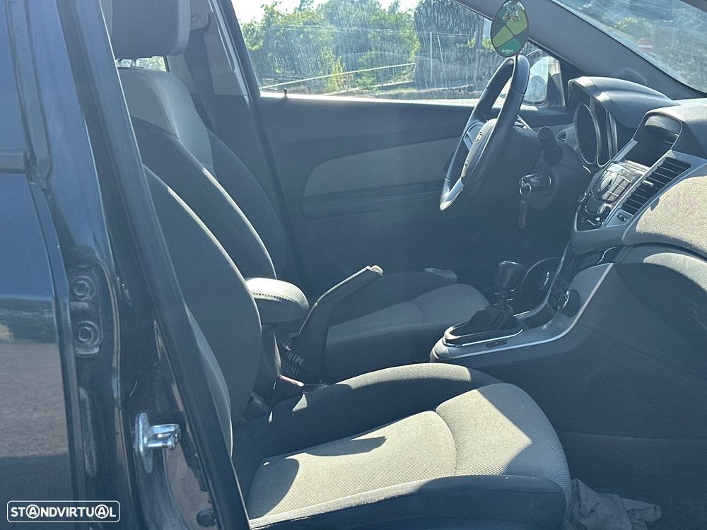 Chevrolet Cruze 1.6 LS - 34