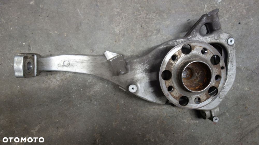 ZWROTNICA LEWY PRZÓD MERCEDES W205 / 6,3 AMG - 1