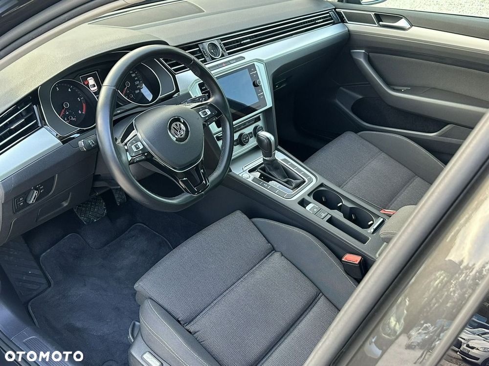 Volkswagen Passat - 12