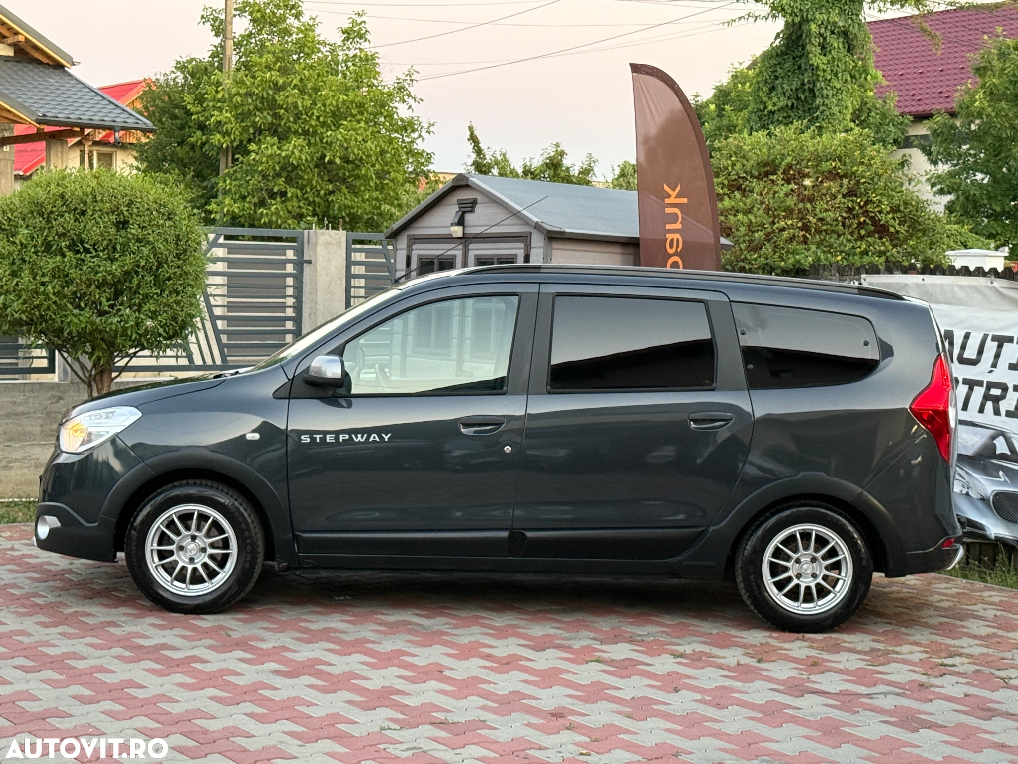 Dacia Lodgy 1.5 dCi Stepway - 13
