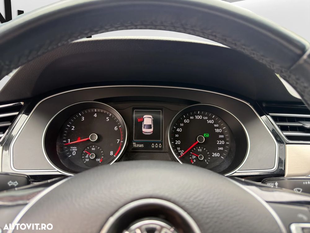 Volkswagen Passat - 16