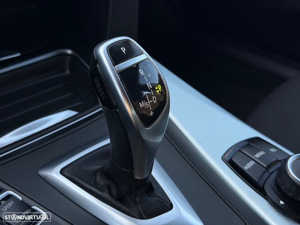 BMW 320 d Auto Line Sport - 24