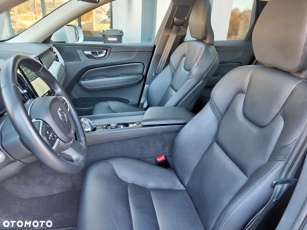 Volvo XC 60 T8 AWD Recharge Geartronic RDesign Expression - 12