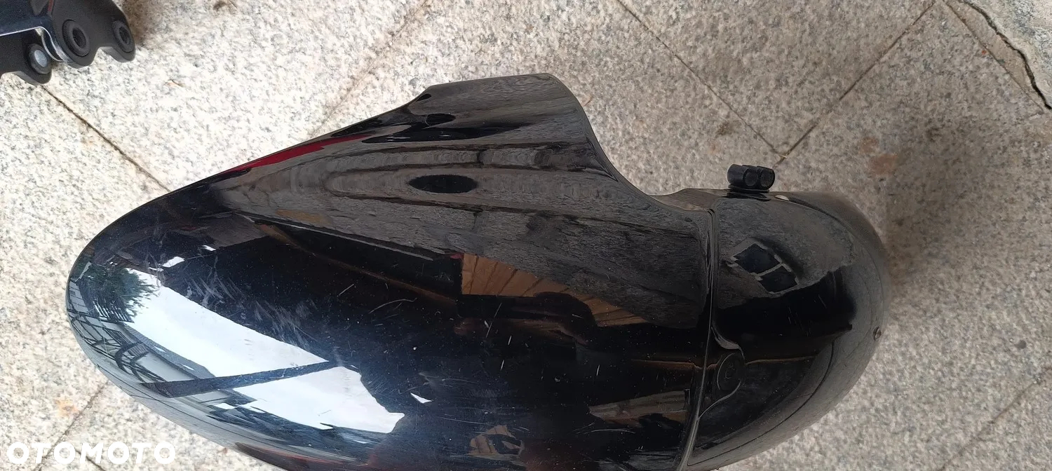 TRIUMPH STREET TRIPLE 675 OWIEWKA CZASZA SZYBA 15 - 11