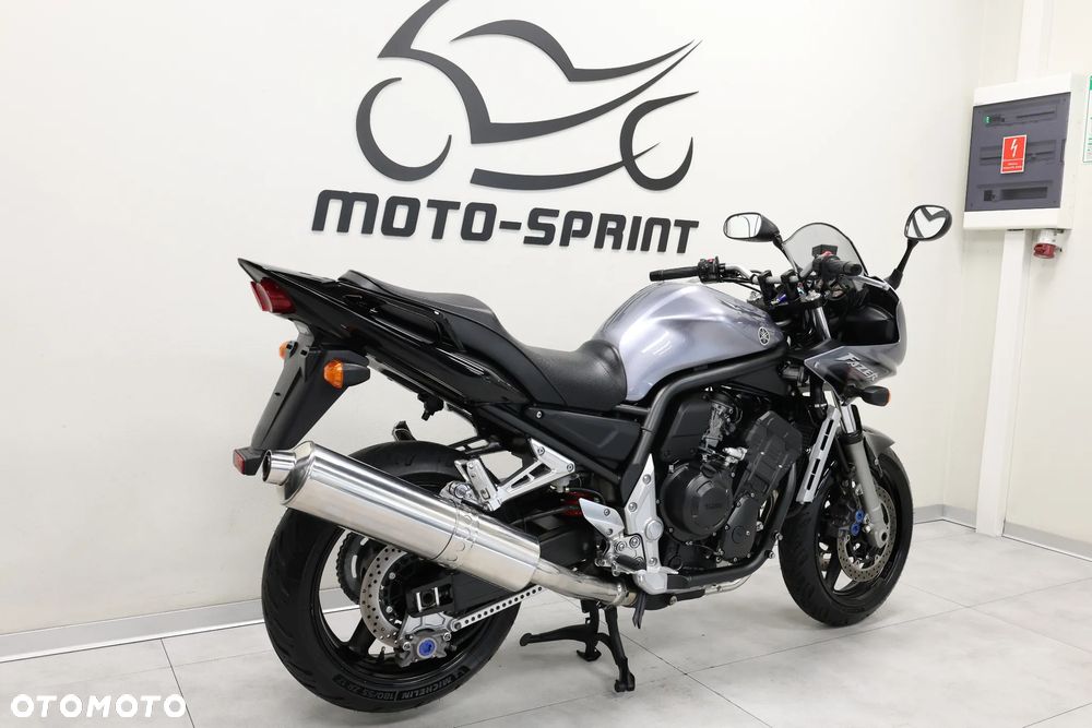 Yamaha FZS - 8