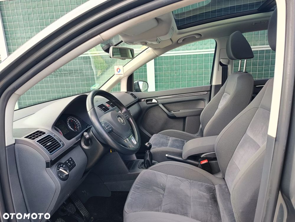 Volkswagen Touran 2.0 TDI DPF BlueMotion Technology Highline - 35