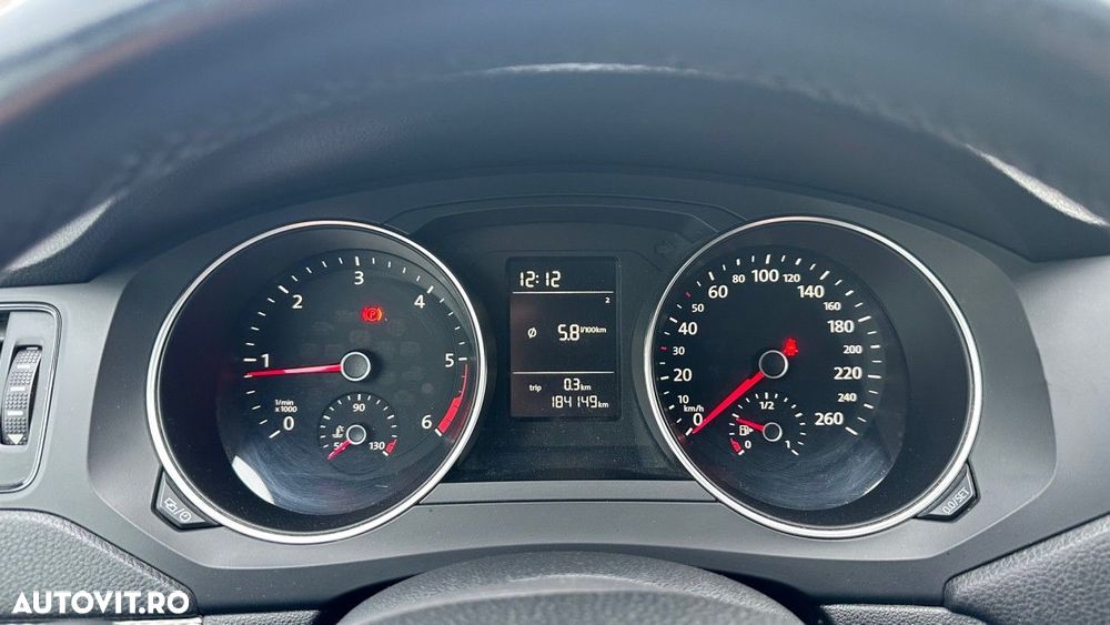 Volkswagen Jetta 2.0 TDI Comfortline - 11