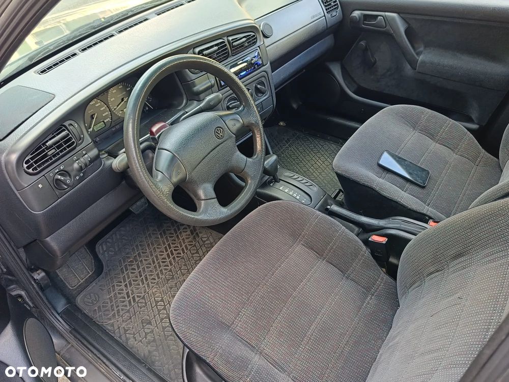 Volkswagen Vento - 5