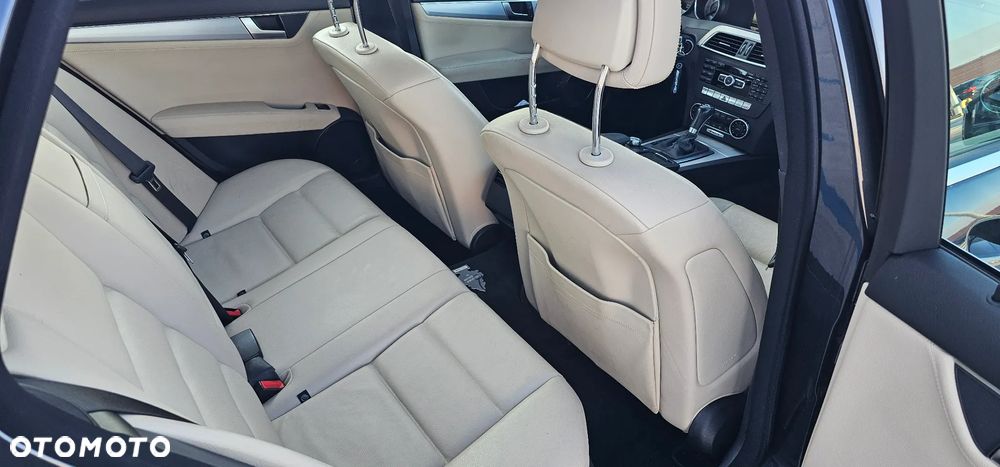 Mercedes-Benz Klasa C 250 CDI DPF 4Matic (BlueEFFICIENCY) 7G-TRONIC Avantgarde - 14