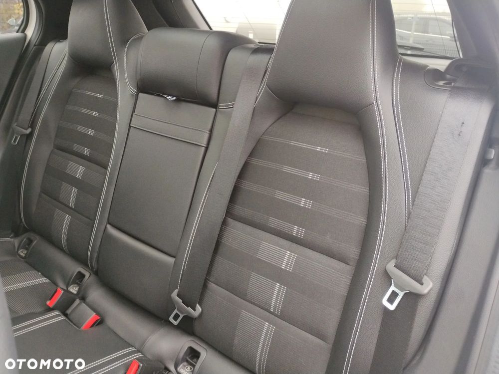 Mercedes-Benz GLA 200 7G-DCT AMG Line - 18