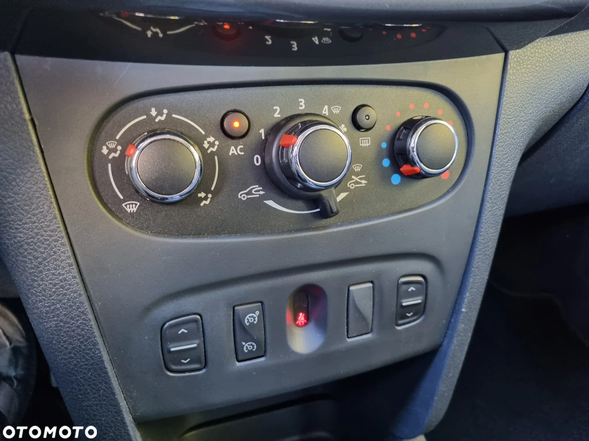 Dacia Sandero 0.9 TCe Laureate - 12