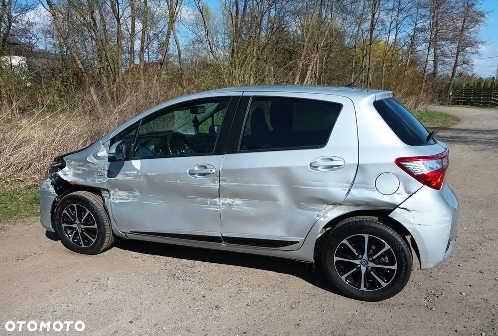 Toyota Yaris Hybrid 100 Active - 36