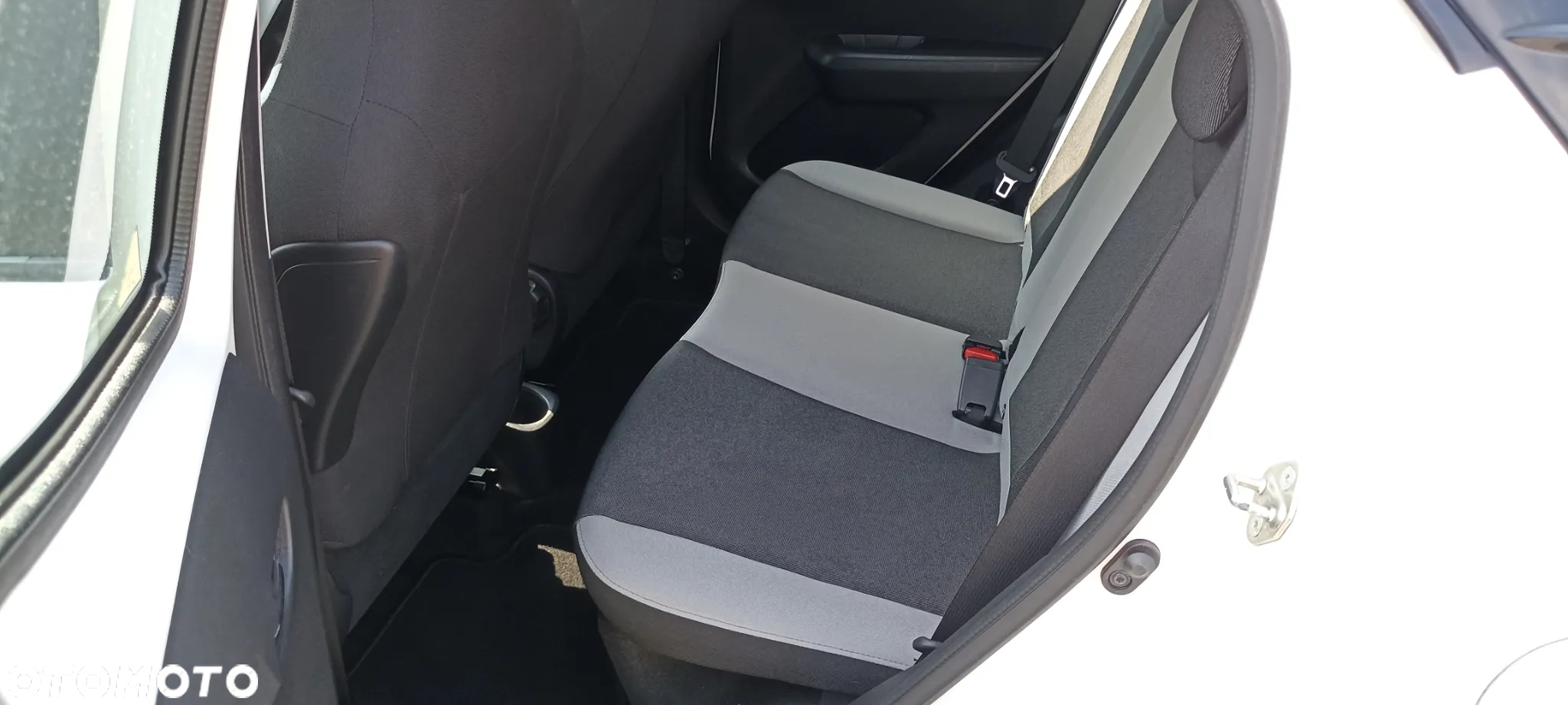Toyota Aygo x-play touch - 30