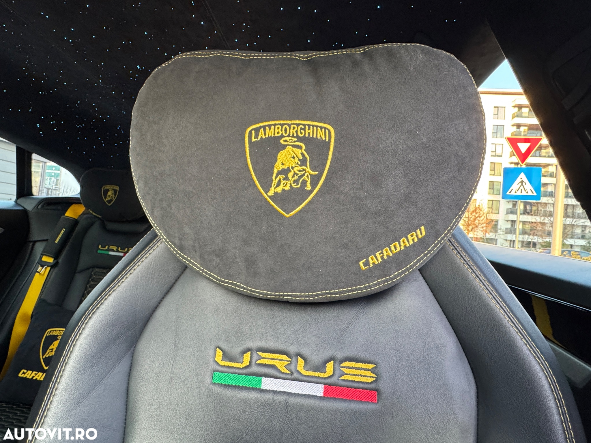 Lamborghini URUS Standard - 30