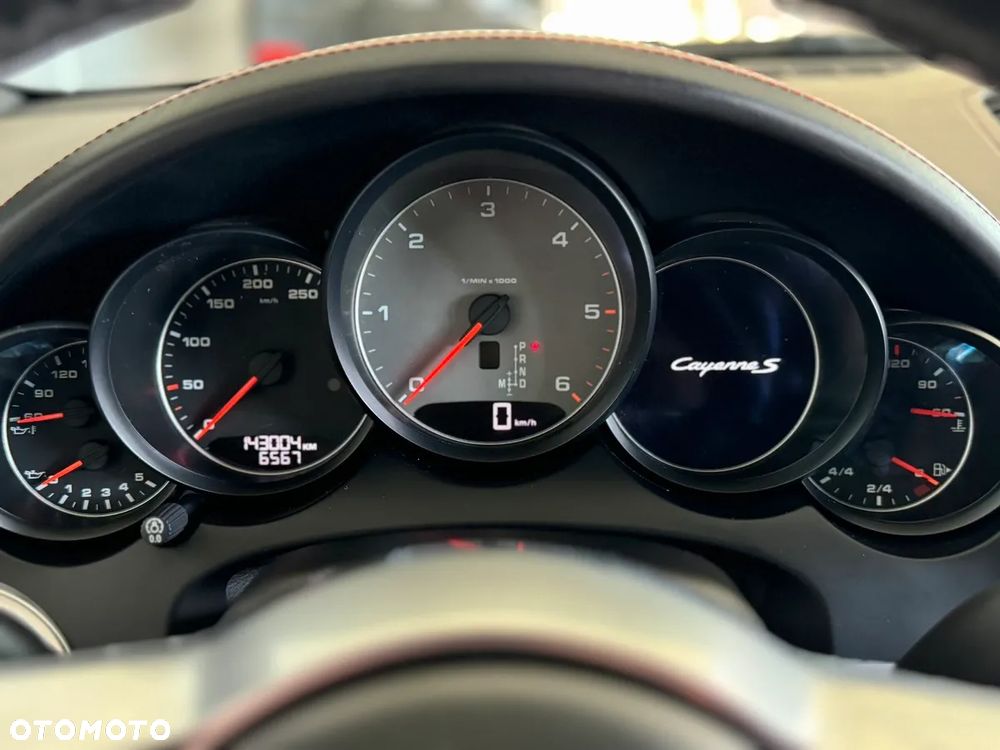 Porsche Cayenne S Diesel Platinum Edition - 35