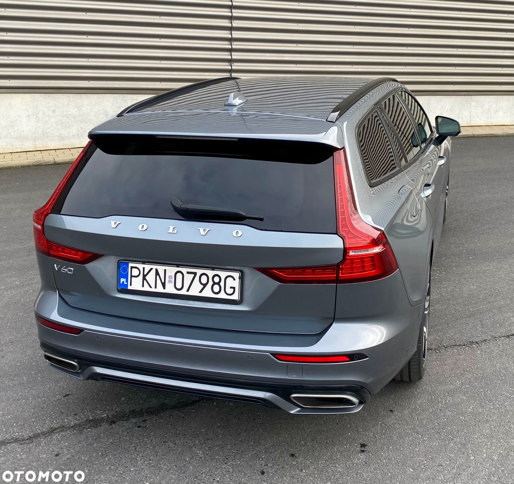 Volvo V60 T8 AWD Plug-In Hybrid R-Design - 12