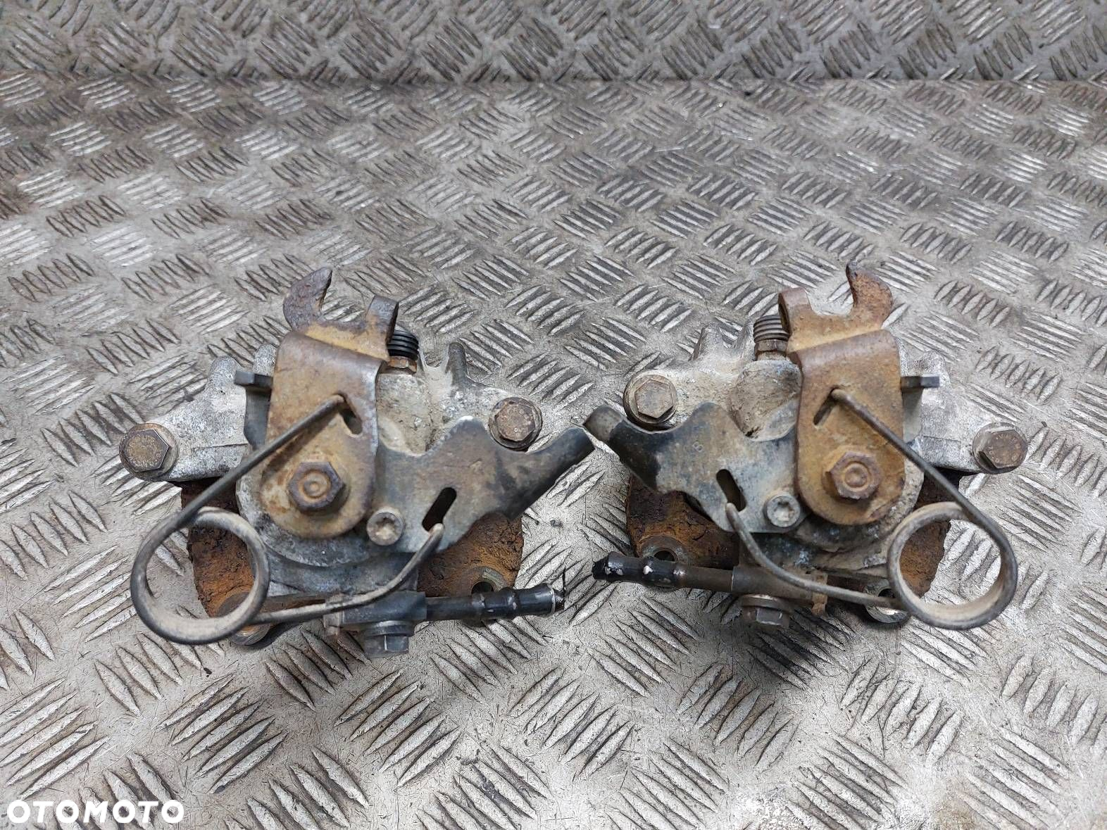 TARCZE HAMULCOWE TYŁ + KLOCKI + ZACISKI VOLKSWAGEN PASSAT B5 - 6