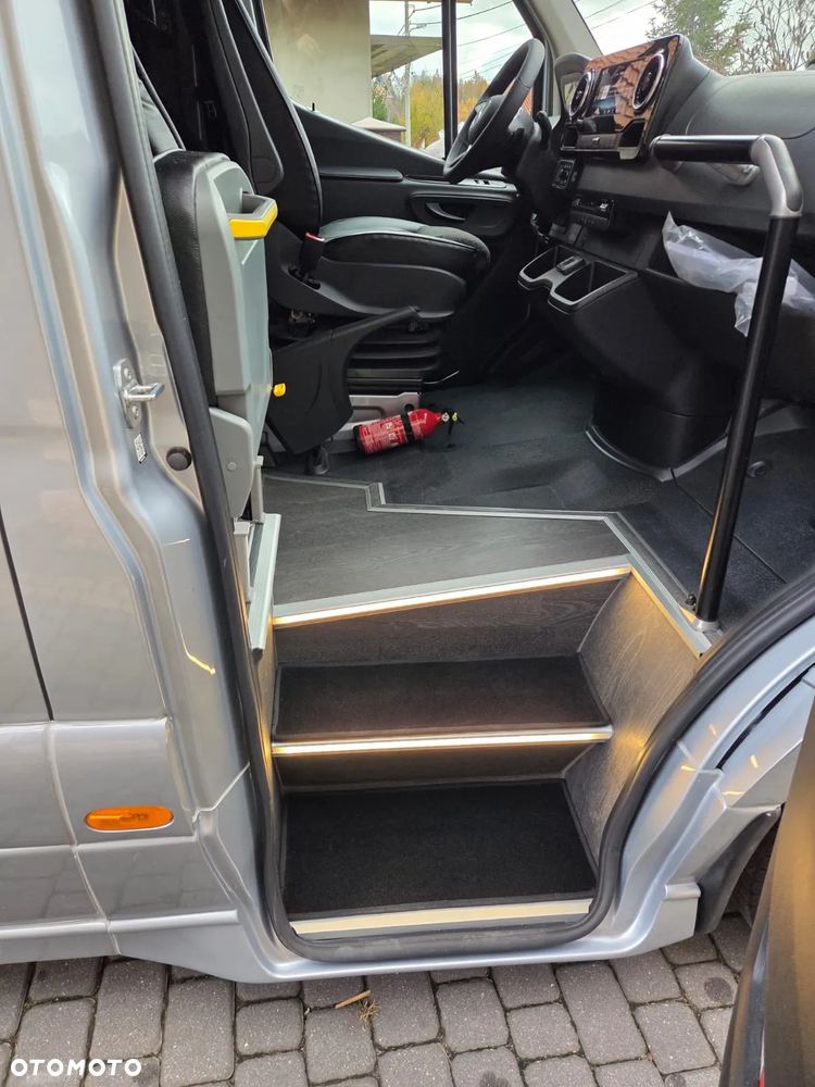 Mercedes-Benz Sprinter - 13
