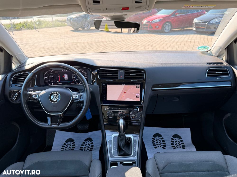 Volkswagen Golf - 11