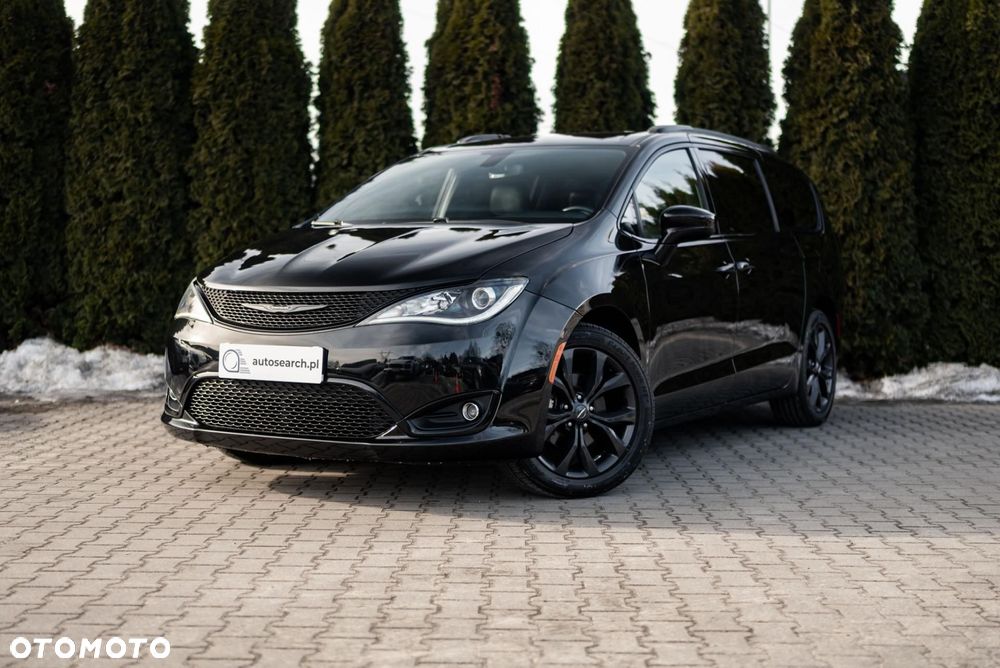 Chrysler Pacifica - 1