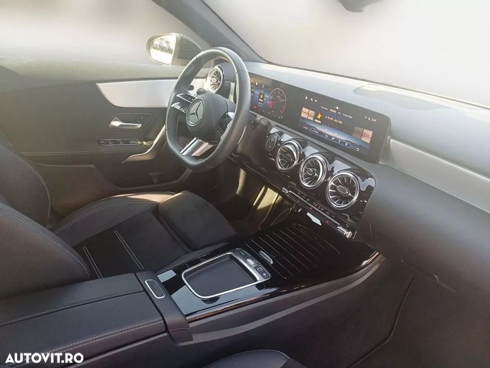 Mercedes-Benz A 200 Sedan MHEV 7G-DCT - 14