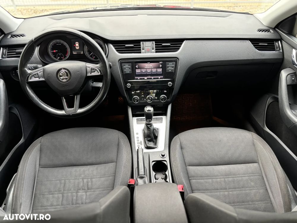 Skoda Octavia 1.6 TDI DSG Ambition - 5