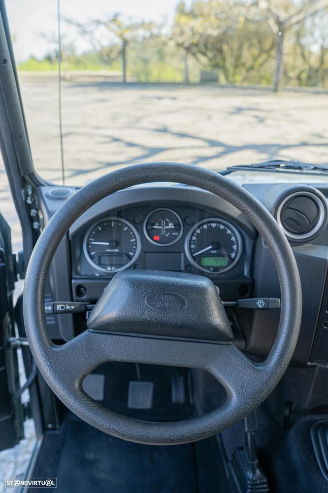 Land Rover Defender - 12