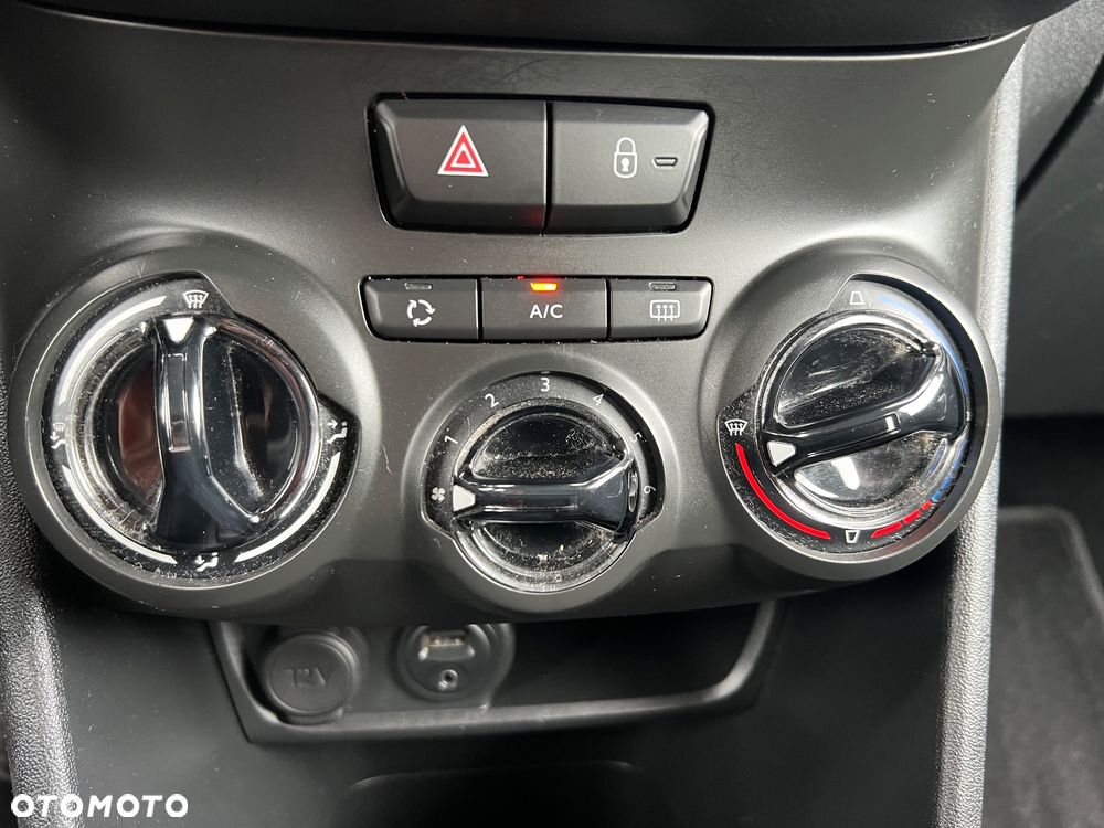 Peugeot 208 - 34