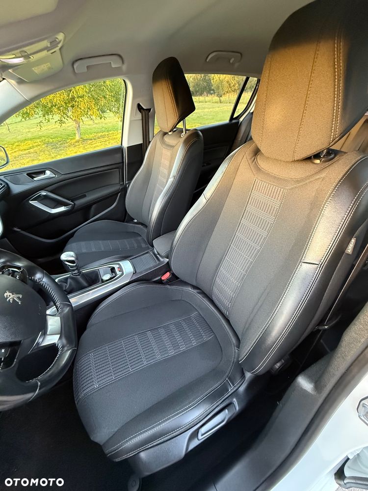 Peugeot 308 1.2 PureTech Allure S&S - 33
