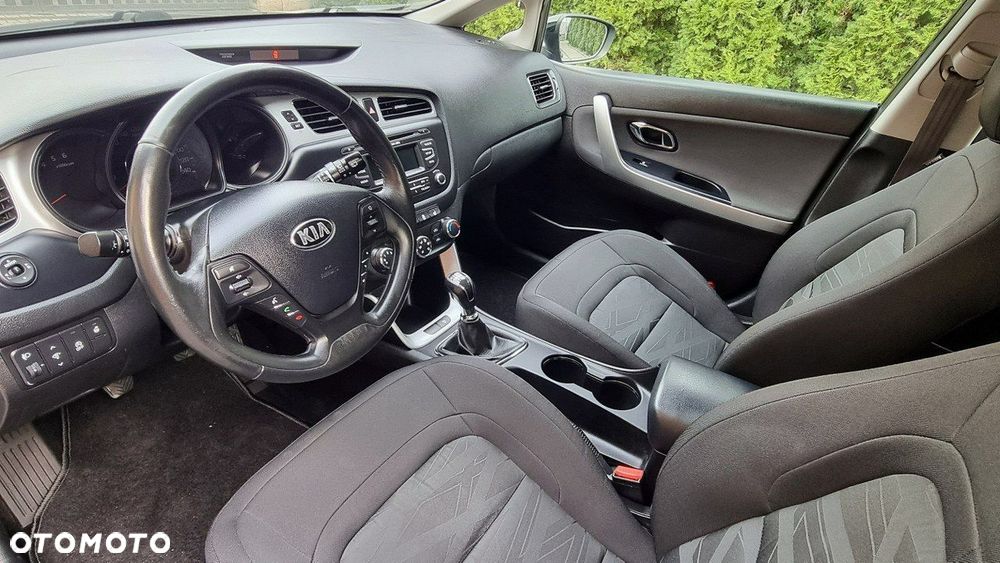 Kia Ceed - 11